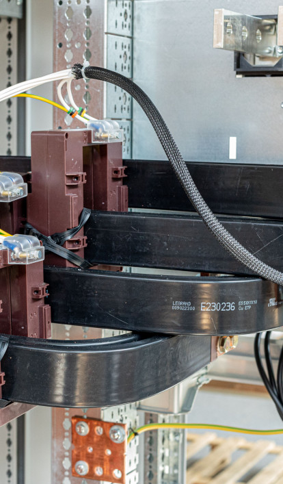 how do control cabinets and switchgear support smart factories